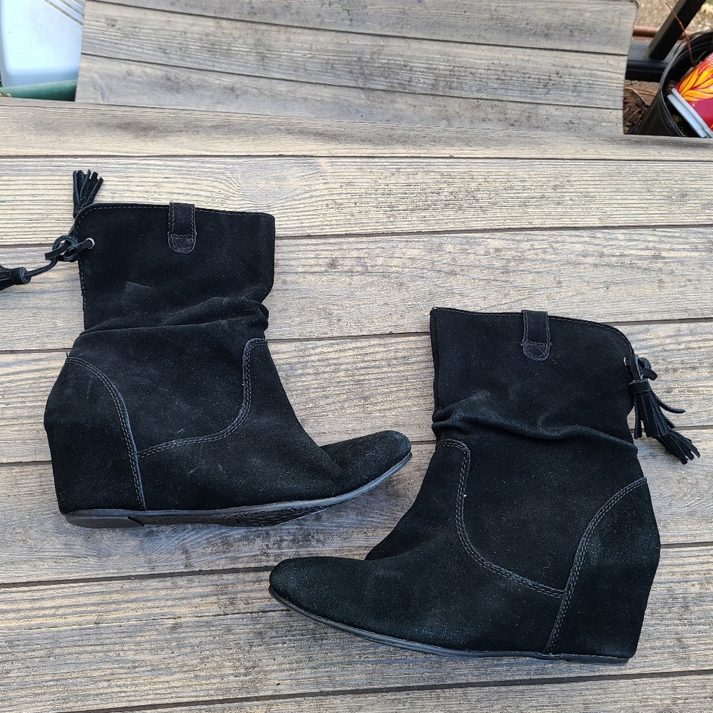 White Mountain Black Wedge Boots